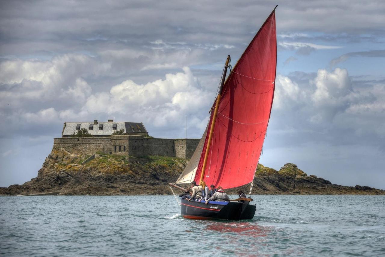 Le Surcouf, Intra Muros Saint-Malo Exterior foto